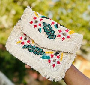 Bolso de mano de resina con cuentas hecho a mano, con flecos y solapa, diseño floral, regalo de noche para mujer - Product Image 1