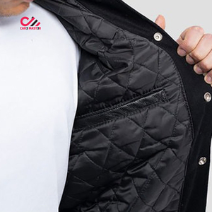 ผู้ผลิต OEM เสื้อแจ็คเก็ตหนังแฟชั่นสไตล์วินเทจ ปักอักษรแบบ Letterman  งานปักไหมพรมคุณภาพสูง เสื้อแจ็คเก็ต Varsity สำหรับผู้ชาย - Product Image 5