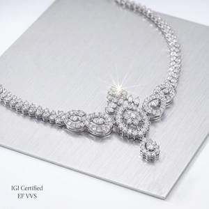 Collier en or blanc avec pendentif de luxe en diamant de culture à motif floral d'Inde du Sud, chaîne en boîte, certifié IGI, élégant pour femme, idéal pour les mariages - Product Image 3