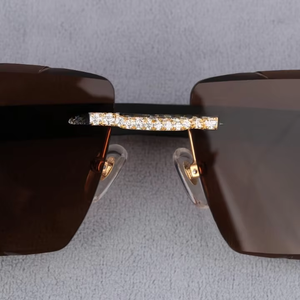 Lunettes de soleil carrées unisexes inspirées de la moissanite avec protection UV400, verres antireflets, lunettes de créateur durables et tendance - Product Image 1