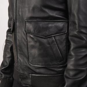 Chaqueta de Cuero al por Mayor Raven Black Nappa Aviator con Cuello de Piel Sintética Tonal y Bolsillos Cargo con Doble Solapa y Botones - Product Image 1