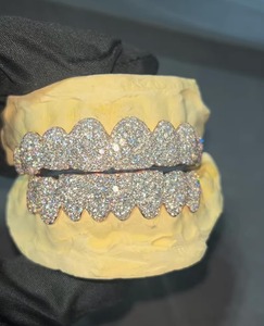 Grillz de Oro Rosa Personalizados con Moissanita, de Plata de Ley 925, con Incrustaciones Completas para Hombres - Product Image 6