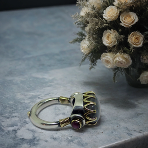 แหวนเงินสเตอร์ลิง925ทอง14K ทำด้วยมือออกแบบอย่างสวยงามด้วยหินแซฟไฟร์ฝังเงินและทอง - Product Image 1