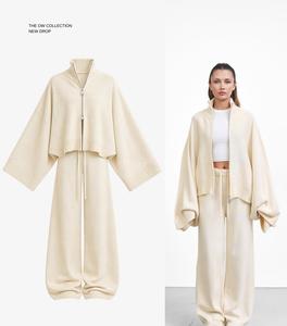 Ensemble 2 pièces : Cardigan zippé col en V et pantalon large imprimé animal – Survêtement d'hiver imperméable et respirant grande taille - Product Image 1