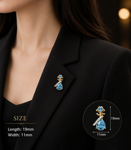 บลูโทแพซทรงลูกแพร์ เงินแท้ 925 ชุบทอง 18k งานแฮนด์เมด ประดับเพชร CZ  หินประจำเดือนธันวาคม  เข็มกลัดแบบมินิมอล - Product Image 3