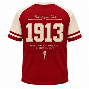 Camiseta Roja de Manga Corta con Cuello Redondo y Estampado de Letras para Hombre Delta Sigma Theta, Corte Regular, Estilo Casual - Product Image 6