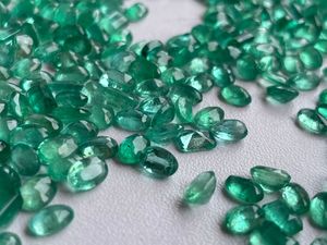 Émeraudes naturelles zambiennes, taille émeraude, pierres calibrées |   Colis de pierres précieuses de qualité supérieure, petites et non montées, pour la création de bijoux - Product Image 1