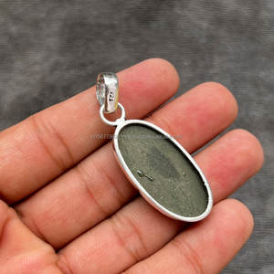 Pendentif en argent sterling 925 fait à la main collier en argent cadeau pour ses bijoux Apache Pyrite pendentif Apache Pyrite pour maman - Product Image 5