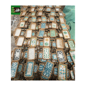 Plateau en rotin personnalisé avec mosaïque céramique et incrustations de coquillages, plateau de luxe en nacre pour la décoration de table de restaurant d'hôtel - Product Image 1