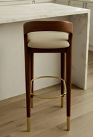 Tabouret de bar en teck de style ferme moderne et technique du milieu du siècle, au design durable, pour salon, maison, hôtel et événements.