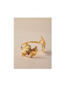 Anneau de serviette en métal exclusif, idéal pour la mise en scène de tables d'occasions spéciales, avec une finition raffinée et un artisanat décoratif. - Product Image 1