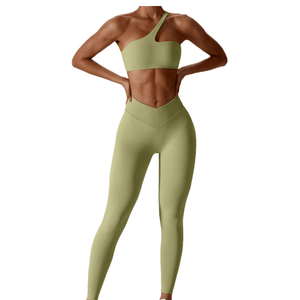 Nouvel ensemble de yoga sans couture 2 pièces pour femme, design personnalisé, vert sauge, leggings taille haute et haut asymétrique, tenue de sport - Product Image 6