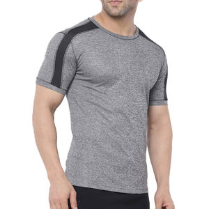 T-shirt sportif gris à manches courtes pour homme, coupe ajustée, col rond, en polyester tricoté, design uni, séchage rapide - Product Image 3