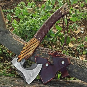 Hacha Tomahawk Hecha a Mano con Hoja de Acero Forjado, Mango de Madera y Diseño Nórdico Grabado, Hacha de Supervivencia - Product Image 3