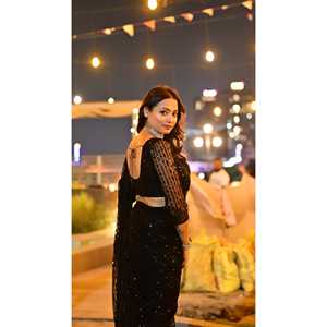 FB Designer Mujer Black Party Wear Saree con Secuencia e Hilo Trabajo Elegante Conjunto Talla M - Product Image 4