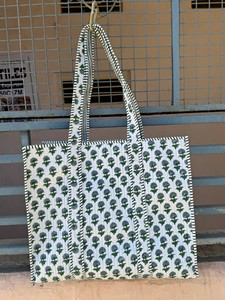 Sac fourre-tout en coton matelassé, imprimé à la main, motif floral bohème, durable, pour femmes - Idéal pour la plage, les voyages et les cadeaux (Noël, mariage) - Product Image 2