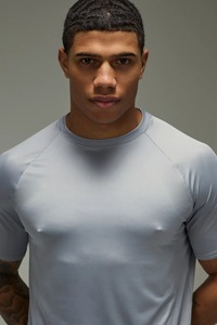 T-shirt de sport ajusté à manches courtes pour homme – Idéal pour la gym, l'entraînement, le fitness – Coupe athlétique, col ras du cou, décontracté - Product Image 3