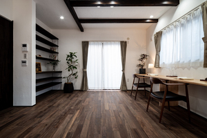 Suelo de Madera Maciza de Nogal Asiático Laotiano de Alta Calidad de 15 mm, Ecológico para Uso Doméstico, Instalación con Sistema de Lengüeta y Ranura, Clasificación de Superficie ABC - Product Image 1