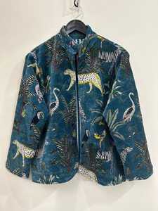 Veste coupe-vent unisexe pour l'hiver, veste en velours de coton de luxe faite à la main pour femmes, imprimé animal tropical safari, manteau bohème avec poches latérales - Product Image 3