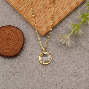 Collier bohème superposé plaqué or 18 carats avec pendentif délicat rond en quartz cristal transparent, bijou artisanal en pierre facettée, cadeau pour elle - Product Image 2