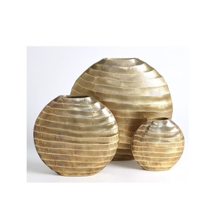 Florero Decorativo de Metal con Acabado Dorado, Hecho a Mano, Moderno, para Mesa, Hogar u Oficina, Maceta Decorativa - Product Image 4