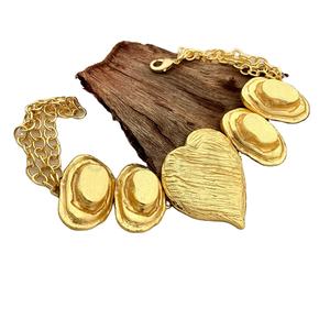 สร้อยข้อมือทองเหลืองชุบทองออกแบบโดยนักออกแบบที่ไม่ซ้ำใครกำไลข้อมือดีไซน์รูปหัวใจ - Product Image 1