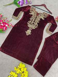 Conjunto de Top y Pantalón de Terciopelo para Mujer, Diseño de Fiesta, Bordado Intenso, Estilo Moderno Indio-Pakistaní, Marca BLOSSOM FABRIC - Product Image 4
