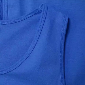 Débardeur de musculation et de fitness pour homme, blanc, 100% polyester, respirant, haute qualité, personnalisé, style mode, coupe stringer - Product Image 4