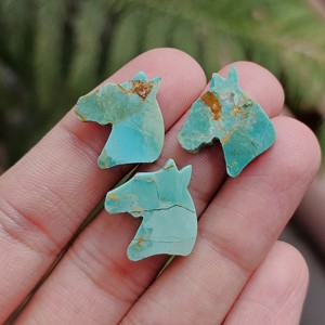 Sculpture de cheval en turquoise stabilisée Mohave / Sculpture en pierre précieuse turquoise - Product Image 3