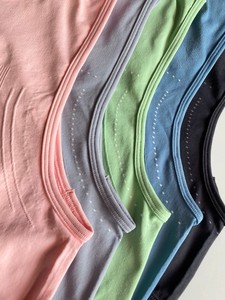 Ensemble de survêtement sportif imprimé écologique pour femmes - Tissu respirant à séchage rapide, taille élastique, léger, leggings de yoga et de course - Product Image 6