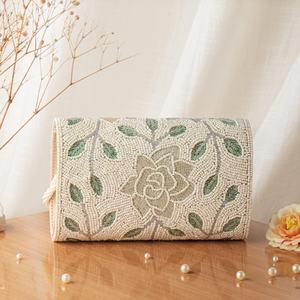 Bolso de Hombro Tipo Clutch para Mujer, Hecho a Mano con Cuentas de Avestruz y Perlas, Diseño con Letras, Estilo Boho, Ecológico, Ligero, para Eventos Nocturnos y Cócteles - Product Image 3