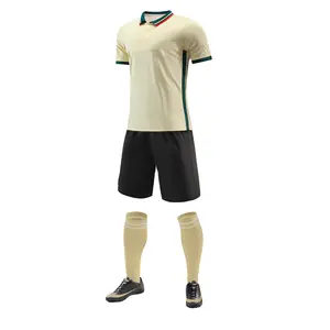 定制足球服由100% 纯净的优质面料制成，在球场上提供卓越的舒适性、耐用性和风格