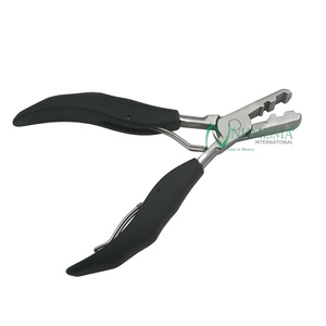 Ciseaux de coiffure professionnels en acier inoxydable de 6,8 pouces, très demandés, certifiés, en vente - Product Image 3