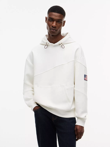 Sweat-shirt à capuche blanc pour homme, coupe classique, poche kangourou sur le devant, logo drapeau sur la manche gauche, haut décontracté - Product Image 4