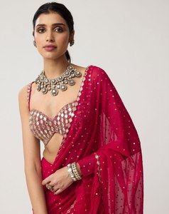NUEVO SAREE DE BODA DE SECADO RÁPIDO CON LENTEJUELAS Y PLISADO, DISEÑO MODERNO DE BOLLYWOOD SUPERHIT - Product Image 4