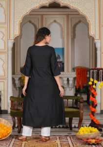 Kurta noire en rayonne brodée pour femme, style asymétrique, col rond, manches trois-quarts, conçue pour un usage décontracté ethnique mondial - Product Image 5