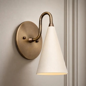 โคมไฟติดผนังทองเหลืองสไตล์โมเดิร์น CH พร้อมโคมทรงกรวยสีทอง ถอดออกได้ ใช้ตกแต่งภายในบ้านสำหรับงานเฉลิมฉลองวิวาห์หรืองานตกแต่งบ้านในช่วงเทศกาลดีวาลี - Product Image 4