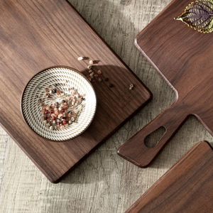 Planche à découper en bois de noyer noir, écologique, artisanale, en gros, avec poignée - Product Image 6