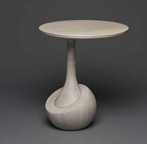 Table d'appoint industrielle en bois alliant la solidité du bois massif et une forme simple pour les intérieurs de style loft urbain - Product Image 4