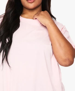 เสื้อยืดโอเวอร์ไซส์ขายดีสำหรับผู้หญิง สีชมพูอ่อน คอกลม แขนสั้น แห้งเร็ว เบาสบาย นุ่มและใส่สบาย - Product Image 6