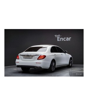 Mercedes-Benz Classe E E300 4MATIC Avantgarde 2019, 70 617 km, boîte automatique, sièges en cuir, conduite à gauche, caméra de recul - Product Image 2