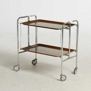 Carrito de Servicio de Dos Niveles con Estructura de Metal Cromado, Bandejas de Madera con Bordes Elevados, Carrito Móvil, Estilo Moderno de Mediados de Siglo, Funcional - Product Image 1