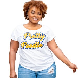 T-shirt gris pour femme Pretty Poodle, style sororité grecque, avec motifs blancs, bleus et dorés, décontracté et confortable pour tous les jours - Product Image 1