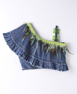 Haut en denim tissé et orné Elaisha avec jupe et magnifique patch papillon - Bleu et vert lime - Product Image 4
