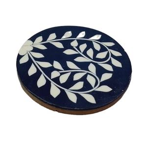 L'exportateur indien en gros propose un nouveau design classique de forme carrée en bois sous-verre ensemble de coussins en résine accessoires de décoration de table vente - Product Image 1