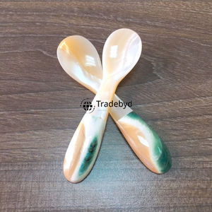 Cuillère élégante incrustée de nacre, accessoire de table haut de gamme par Tradebyd - Product Image 6