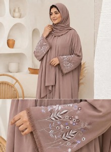 Abaya élégante pour femmes, robe longue musulmane islamique, coupe ample, longueur totale, pour le Ramadan, la prière de l'Aïd et le quotidien, en vente. - Product Image 4