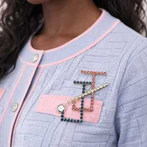 Pin de Diamantes de Imitación JJOA, Diseño J en Rosa y Azul, Broche Elegante con Diamantes de Imitación para Chaquetas y Accesorios, Pin de Moda Elegante - Product Image 2