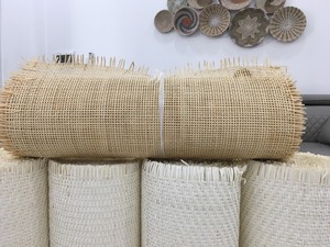 Rouleau de cannage en rotin naturel du Vietnam semi-blanchi pour sièges de chaise et inserts de meubles - Product Image 1