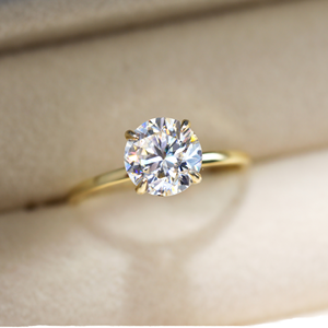 Bijoux de luxe personnalisés en or blanc 14 carats pour mariage, magnifique bague en or classique avec diamant de laboratoire CVD radiant de 2 carats, couleur D - Product Image 3